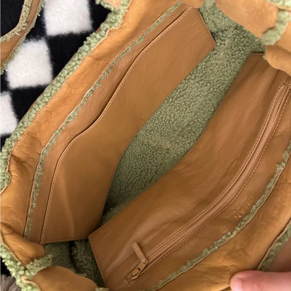 CHANEL Tan and Green Leather Tote - Picture 8 of 9